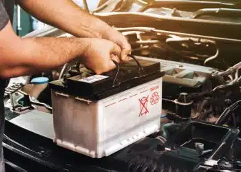 Comment changer soi-même la batterie d'une voiture ?
