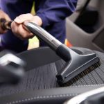 Secrets d'experts pour un nettoyage impeccable de votre siège voiture