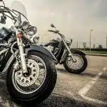 Batterie acide plomb ou lithium pour votre moto : quel est leur rôle ?